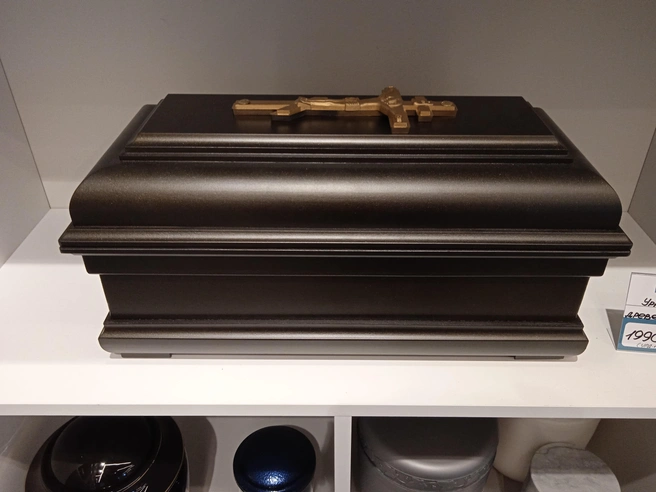 Дорогие урны — настоящие произведения искусства | Источник: Дмитрий Сильнов / 173. RU