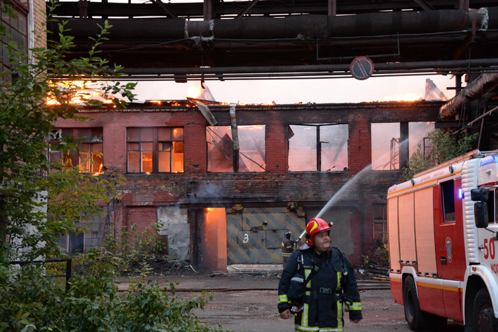 Семья крупных бизнесменов и их дочь-подросток сгорели в своем доме в Барнауле
