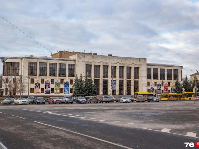 Здание Дворца культуры имени Добрынина в Ярославле остается закрытым с осени 2025 года. | Источник: Кирилл Поверинов / 76.RU