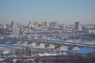 В Новосибирске троллейбус сбил девочку: новости 12 декабря