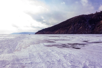 Туристы пожаловались на переполненные туалеты на льду Байкала