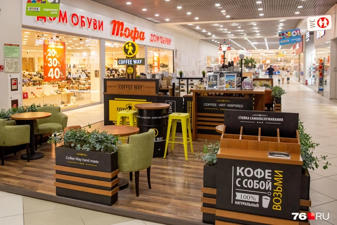 Вне фудкорта стоит кофейня | Источник: Кирилл Поверинов / 76.RU