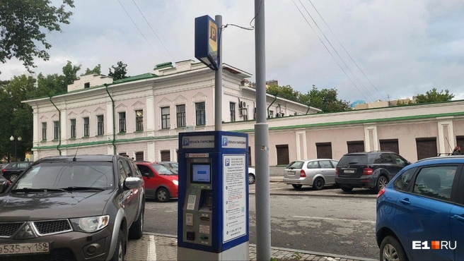 В мэрии сказали, что эти паркоматы — устаревшие, и сбои происходят только с ними | Источник: Юлия Забайлович / E1.RU