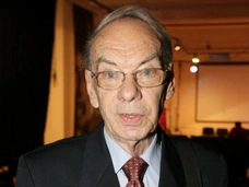 Судебные приставы начали снос скандальной бани соседа Алексея Баталова