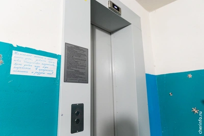В Череповце заменили лифты в доме на Ленинградской