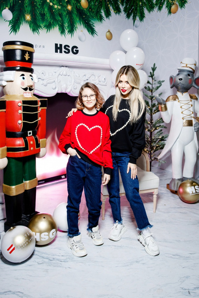 Терешина, Потемкина и Борщева привели детей на новогоднюю елку Hearst Shkulev Group