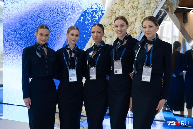 В сентябре в областной столице проходил TNF&nbsp;— крупнейший промышленно-энергетический форум страны. Несмотря на то что мероприятие собирает больше мужчин, всё же красоток здесь тоже немало | Источник: Илья Чикотин / 72.RU