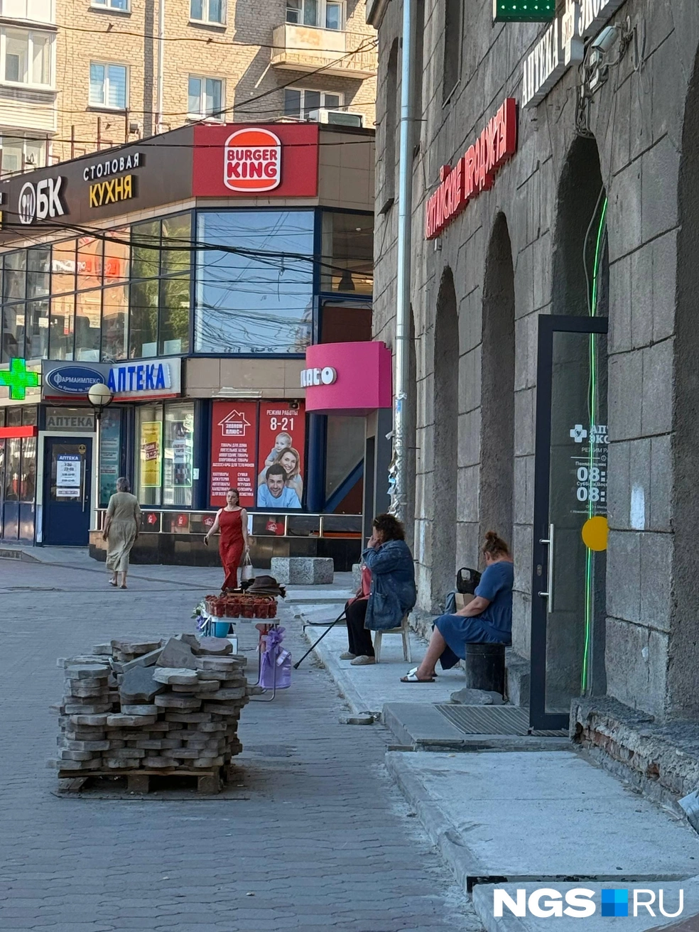 Купить ягоды и ландыши можно примерно до 22:00 каждый день | Источник: Анна Грищенко