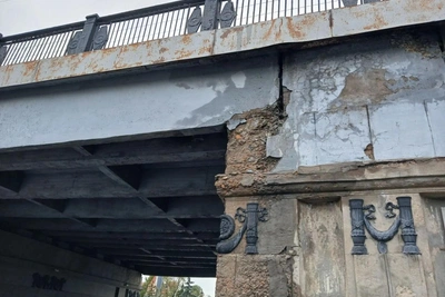 Мэрия ответила о трещинах на Комсомольском мосту