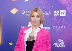 Встретили овациями! Лада Дэнс впервые после ДТП вышла на сцену