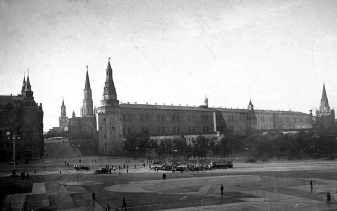 Маскировка Кремля в 1941 году | Источник: Главархив Москвы, автор неизвестен