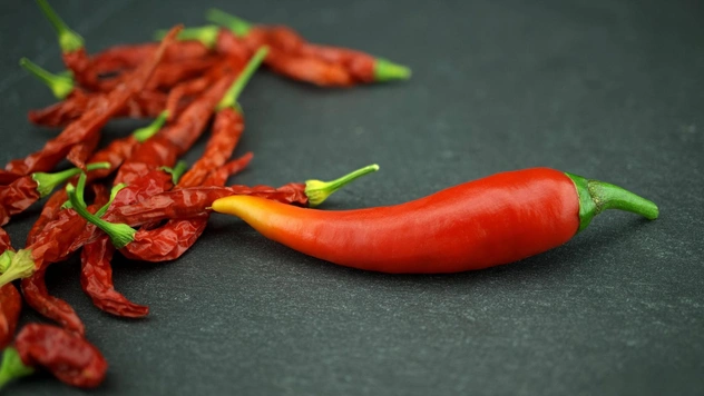 10 продуктов, которые нельзя разогревать в микроволновке