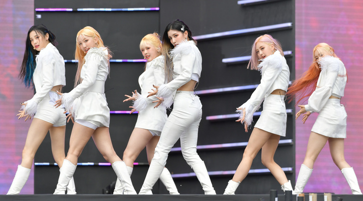 «Поднимите мне веки»: невероятные преображения звезд корейской поп-музыки
