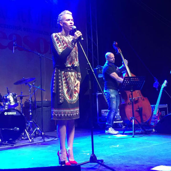 Во время концерта Визбор зал пел вместе с ней