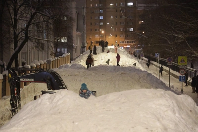 Полиция прервала концерт на снежной горе в Москве
