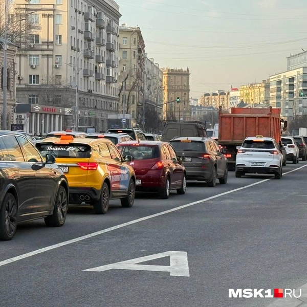 Водители жалуются, что по несколько часов вынуждены стоять в заторах | Источник: Артем Устюжанин / MSK1.RU