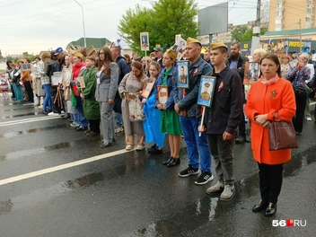 «Вот застыл батальон в строю, снова старых друзей узнаю…» | Источник: Владислав Митрошин / 56.RU