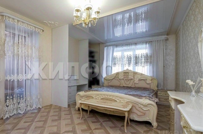 Спальня выполнена в светлых тонах  | Источник: N1 / Жилфонд