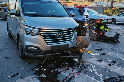 В Новосибирске столкнулись Honda CR-V и Hyundai Starex