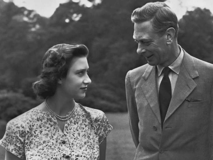 Принцесса Маргарет со своим отцом, Георгом VI, 8 июля 1946