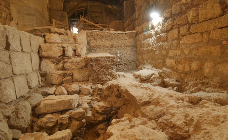 Иудеи разобрали стену, которую не смогли разрушить враги. История древней находки из Иерусалима