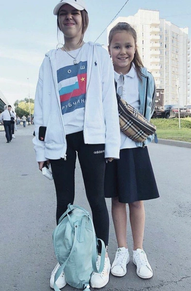 инстасамка, инстасамка песни, инстасамка 2025, инстасамка фото, сколько лет инстасамке, про инстасамку, instasamka, стиль инстасамки | Источник: Социальные сети