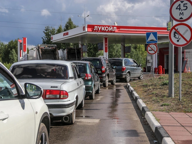 Событие развернулось на территории автозаправочной станции сети «Лукойл» | Источник: Наталья Бурухина / NN.RU