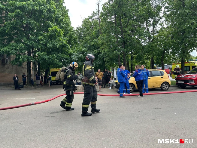 На место приехали пожарные | Источник: Андрей Кузнецов / MSK1.RU
