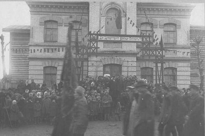 Какой вариант нравится вам больше? | Источник: Фонд ОГИК музея / Pastvu.com