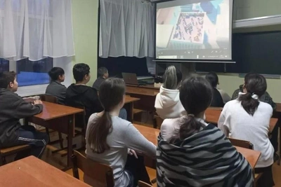 Student Complains of Freezing Classrooms: 'High Schoolers Don't Grow Fur'