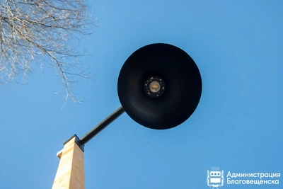 В Благовещенске ремонтируют уличное освещение в сквере и на улице