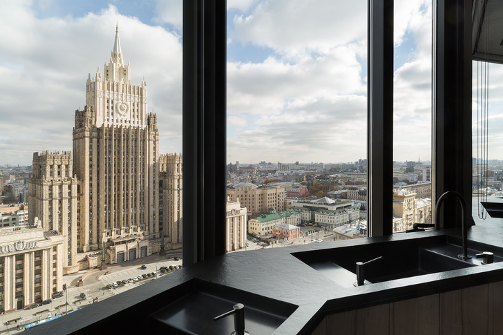 Минималистичный отель AZIMUTH Lounge с видом на Москва реку (фото 6)