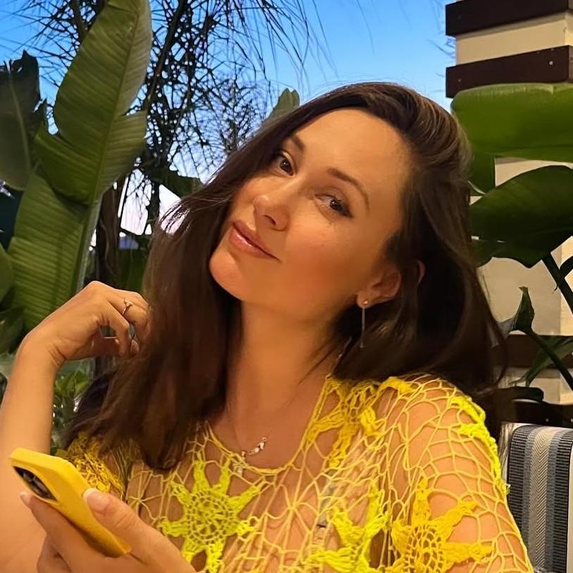 «С днем рождения бессмертную меня»: пережившая измену мужа и предательство подруги Елена Товстик отмечает 41-летие