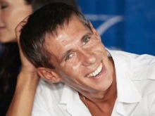 Алексей Панин выбирает свадебное платье невесте