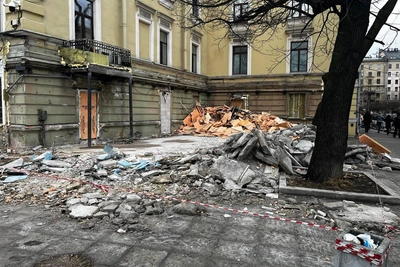 В Петербурге демонтировали ресторан «Евразия»