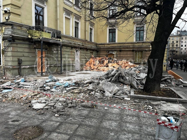Власти Петербурга снесли ресторан «Евразия» у метро «Горьковская» | Источник: читатель «Фонтанки»