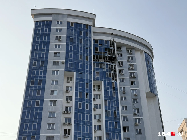 БПЛА влетел в верхние этажи дома | Источник: Сергей Петунин / 164.RU