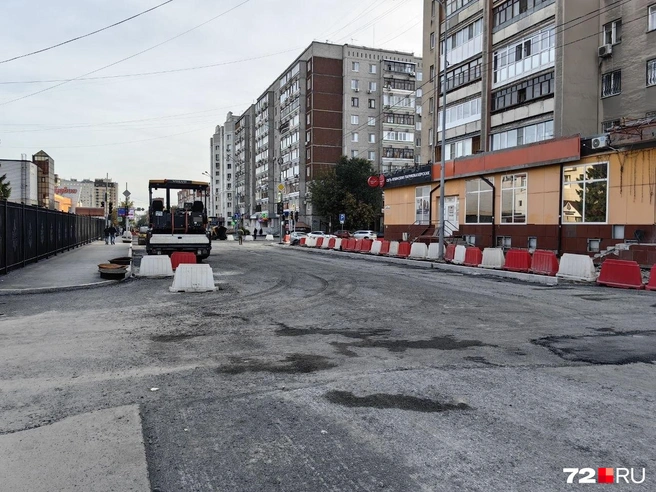 На место работ привезли строительную технику  | Источник: Павел Красоткин / 72.RU 