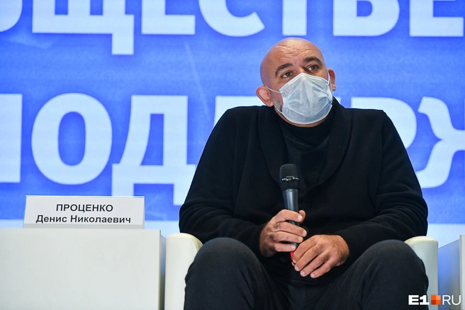 Во время визита в Екатеринбург Проценко встречался с волонтерами | Источник: Артем Устюжанин / E1.RU