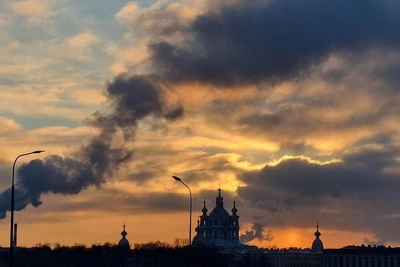 Sun pillar observed in St. Petersburg at sunset
