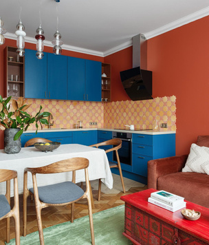 Квартира 56 м² с разноцветными витражами в Санкт-Петербурге