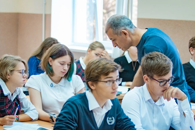 От коллективизма до ИИ. Чему будут учить старшеклассников по новому стандарту | Источник: Александр Подопригора / 161.RU