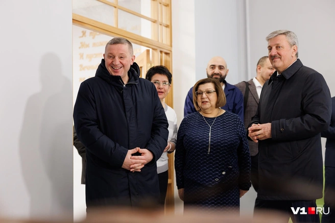 На утреннем осмотре присутствовали и исполнитель работ по контракту, и глава Волгограда с губернатором области | Источник: Алексей Волхонский / V1.RU