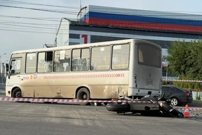 Мотоциклист погиб в ДТП с автобусом у КрАЗа