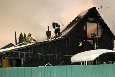 Многодетная семья спаслась из горящего дома в Новосибирске