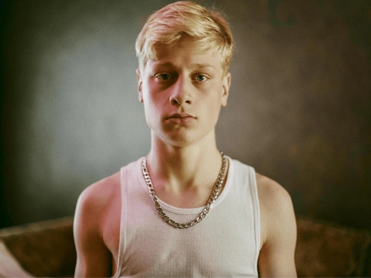 Парентификация: как перестать быть «родителем» своим родителям | marieclaire.ru