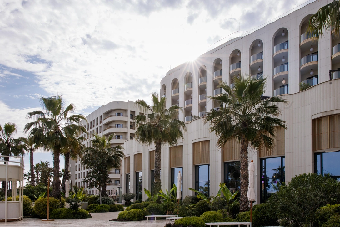 Сириус — главный курорт предстоящего лета: как организовать идеальный отпуск на черноморском побережье | marieclaire.ru