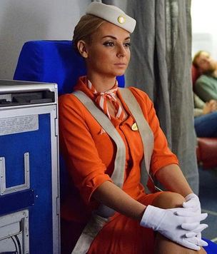 Стюардесса рассказала, почему ремни безопасности у бортпроводников прочнее, чем у пассажиров (видео)
