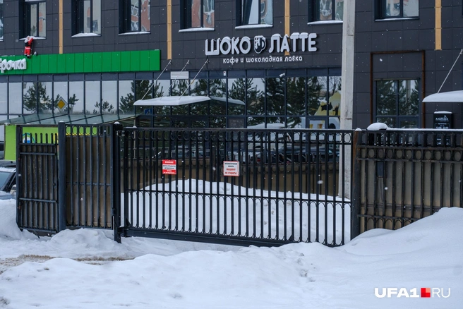Закрытая территория одного из домов | Источник: Булат Салихов / UFA1.RU