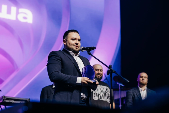 Руководитель компании Сергей Лыткин поделился, что получать заветную статуэтку было для него очень волнительно и ответственно | Источник: Ксения Зимина